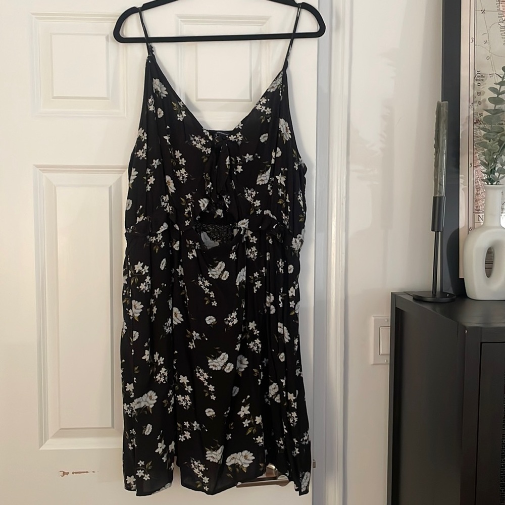 Keyhole Floral Dress 🌸🌺